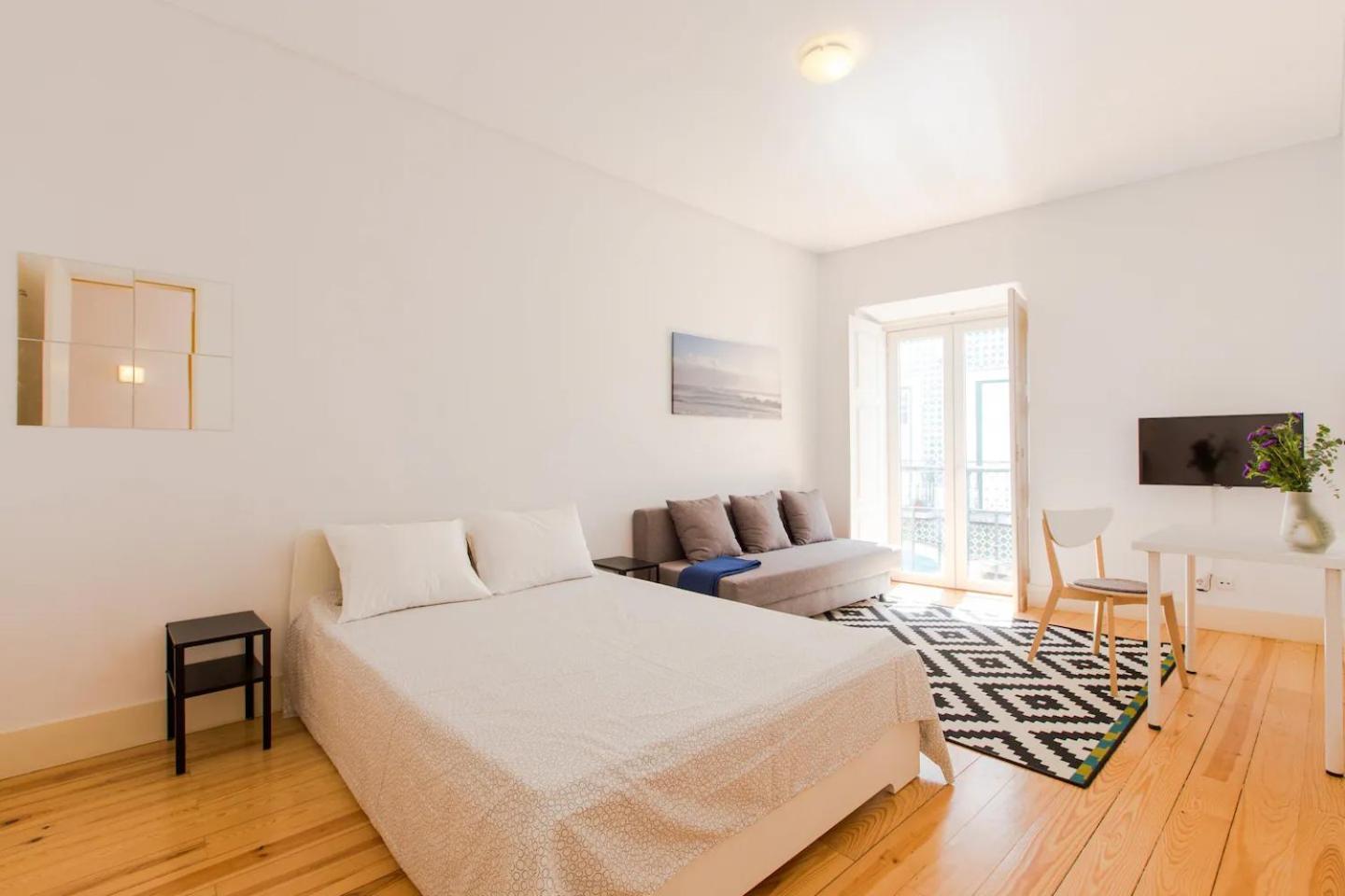 Place Of Tram 28 Apartment *